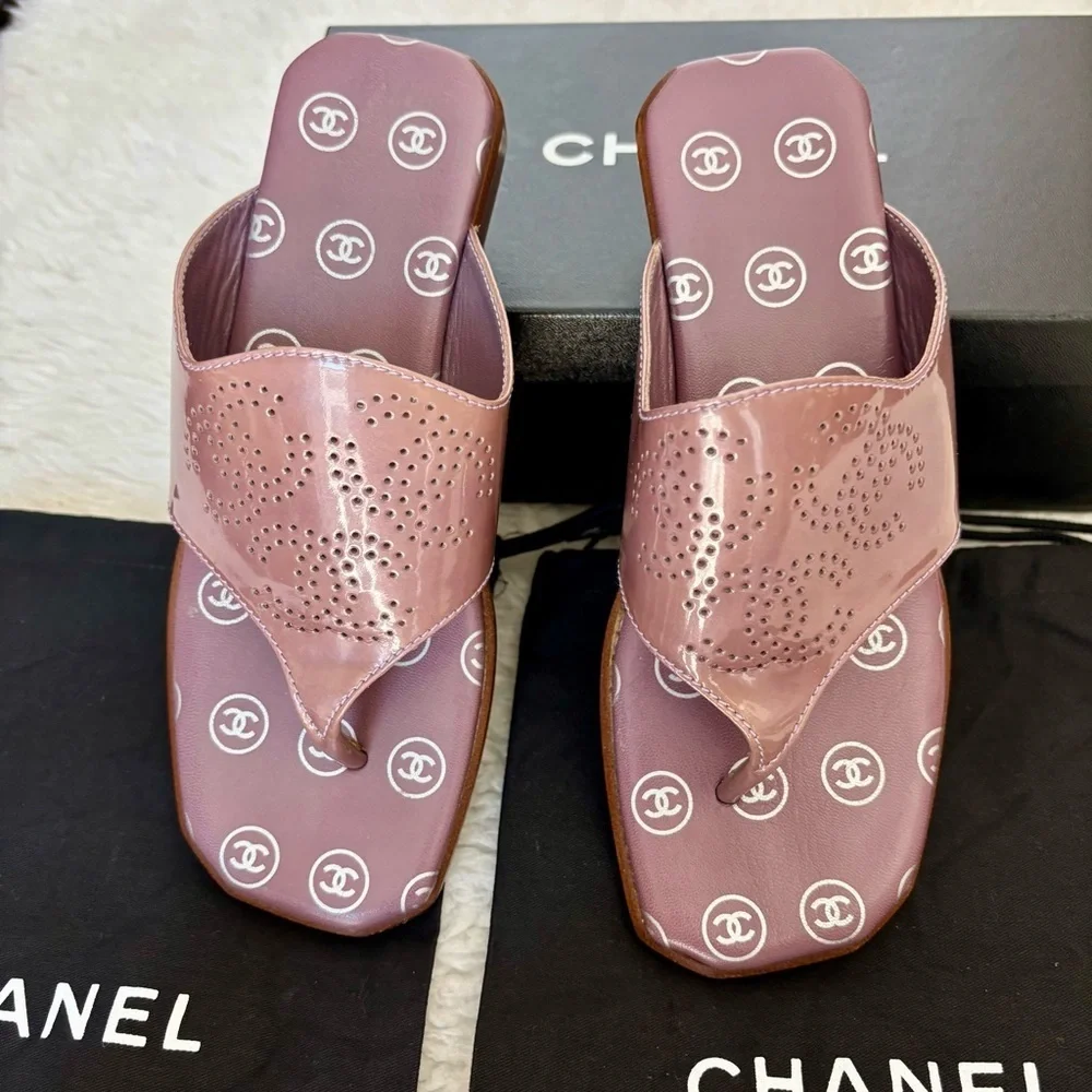 Chanel CC Logo Interlocking Purple Patent Leather Thong Sandals EU 37.5